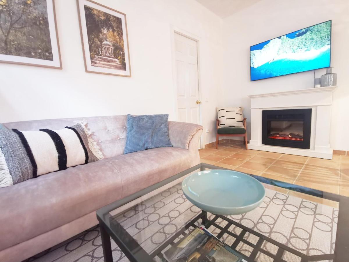 Hillside Apartment With Ac & Heating In Grande Maison ブダペスト エクステリア 写真